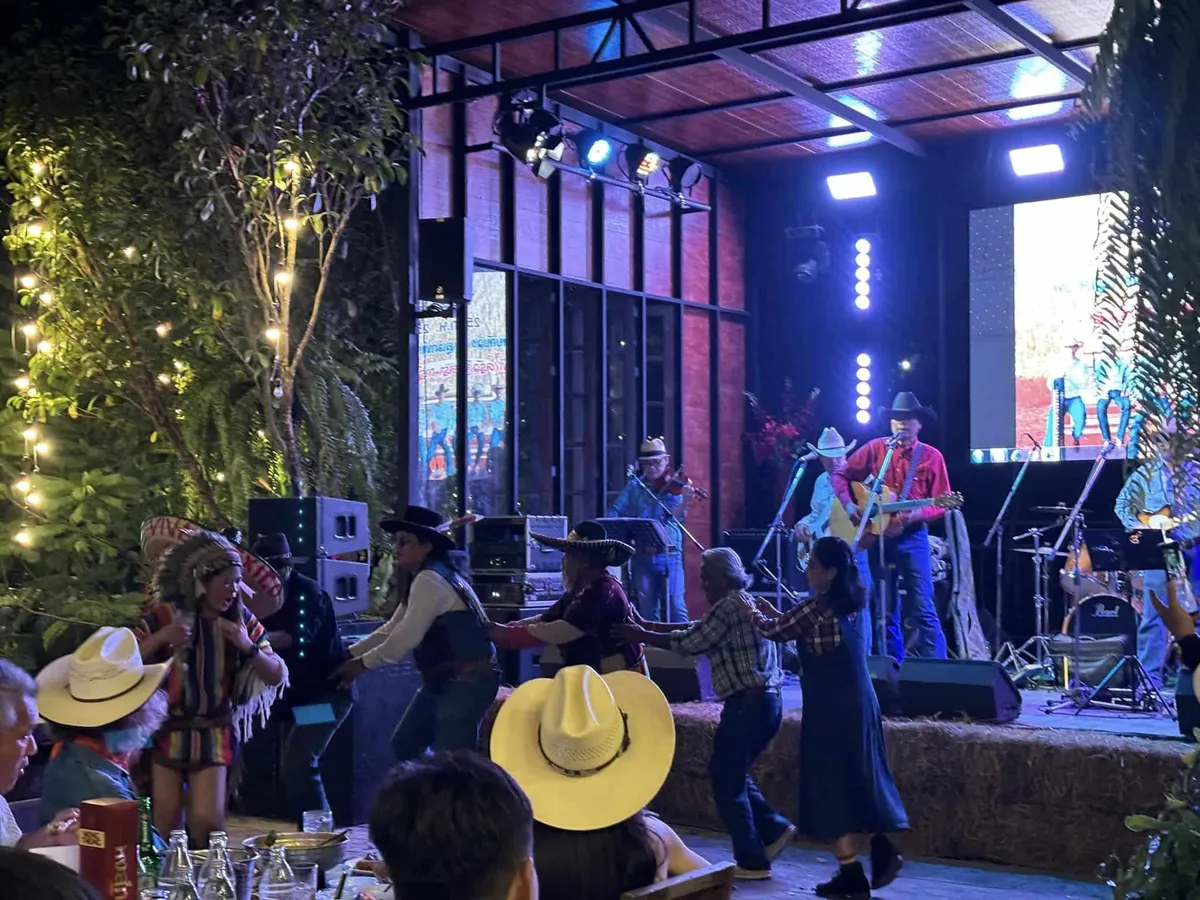 ร้านครัวจิตรา การ์เด้นเฮ้าส์ มุมนั่งรับประทานอาหาร